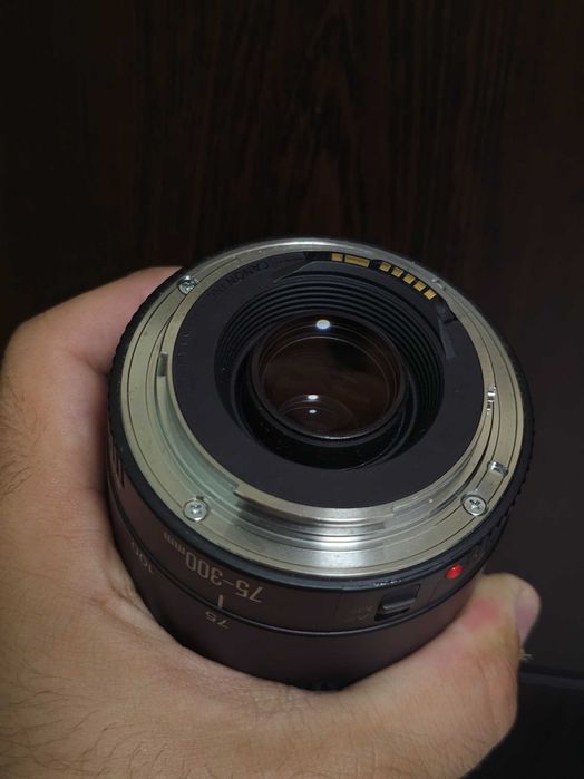 Обектив Canon EF 75-300mm