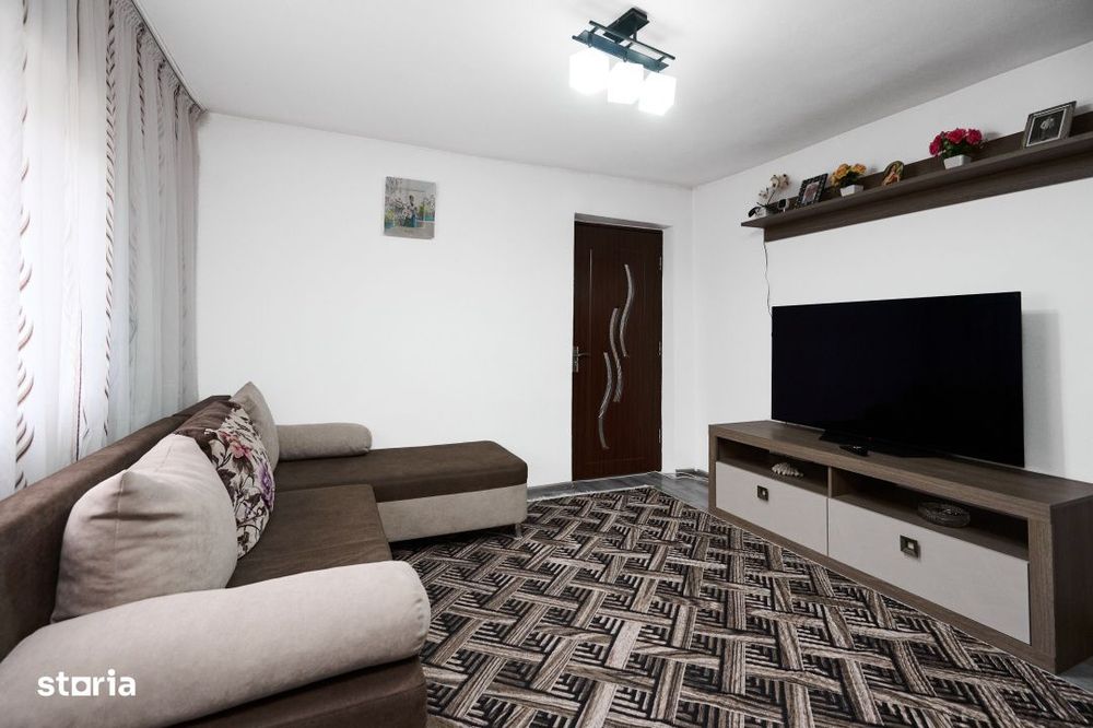 Casa  + anexa in Com.  Petresti, Sat Gherghesti - Dambovita