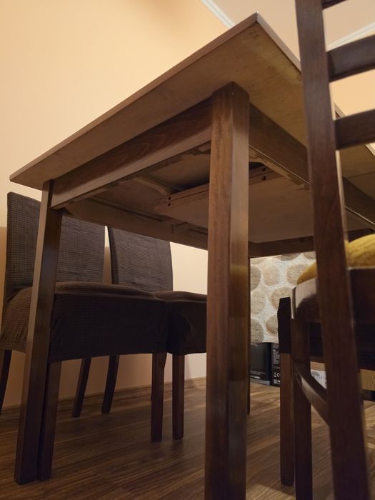 Mese classice cu scaune tapitate