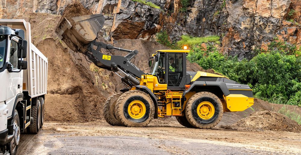 Dezmembrez încărcător frontal Volvo L120, L120E, L120F, L120G – piese