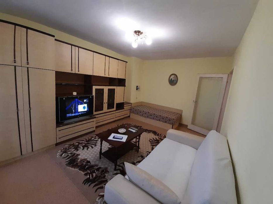 Дава се под наем Едностаен апартамент в Бургас, Изгрев - 49 кв.м за 153 € - Снимка #2