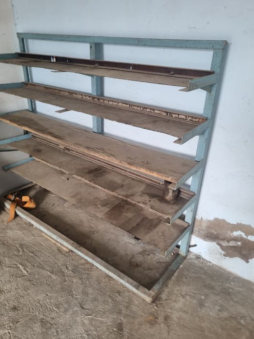 Темір полка гаражға