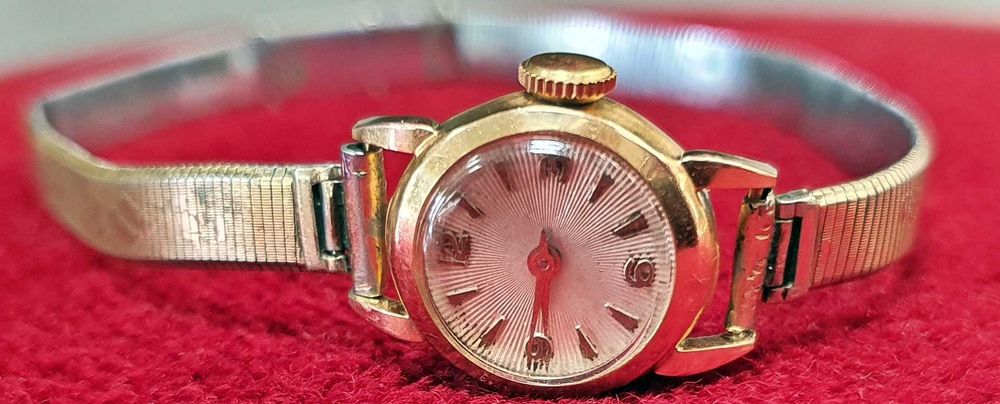 ceas vintage de dama din aur 18k mecanic