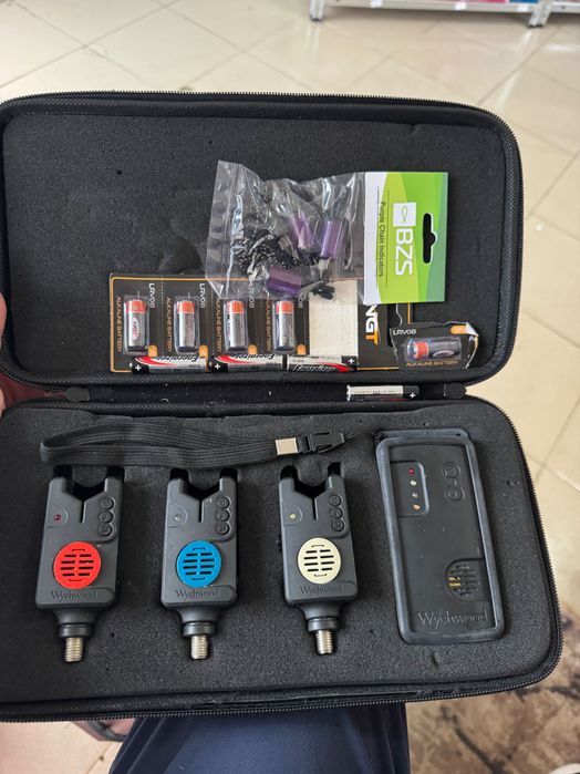 Въдици,стойка,аларми и калъф