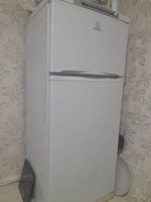 Indesit холодильник