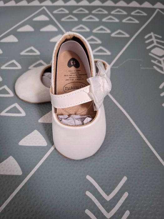 Бели обувчици размер 13