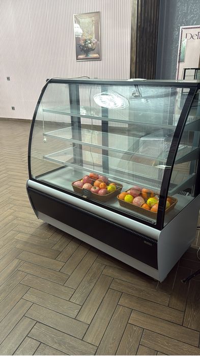 Продам новую витрину