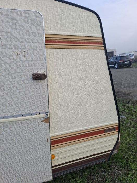 Vand rulota recent adusa din Franța