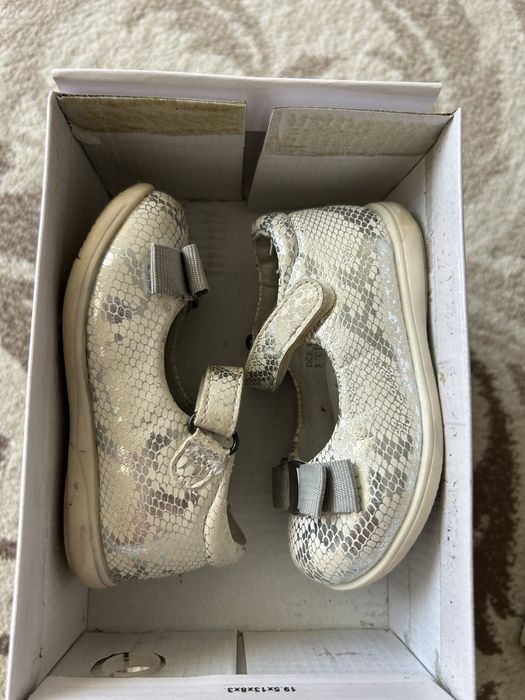 Обувь на девочку 20 разм.