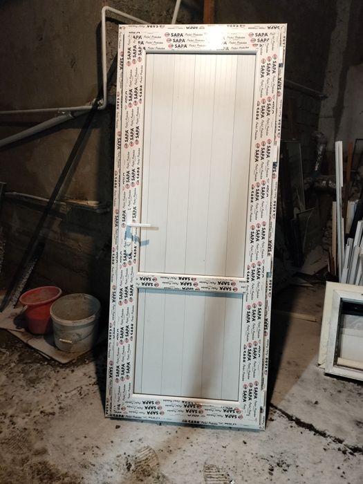 Пластиковые двери