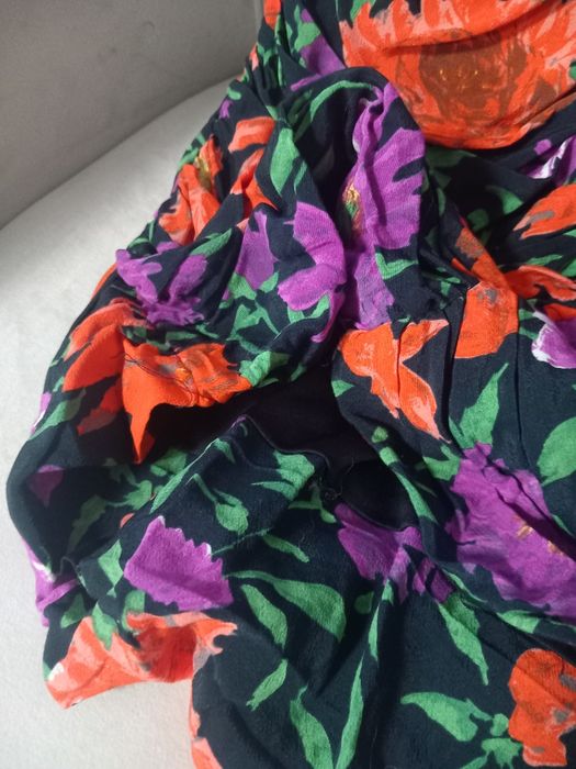 Rochiță înflorat cu umerii goi măsură XS Zara