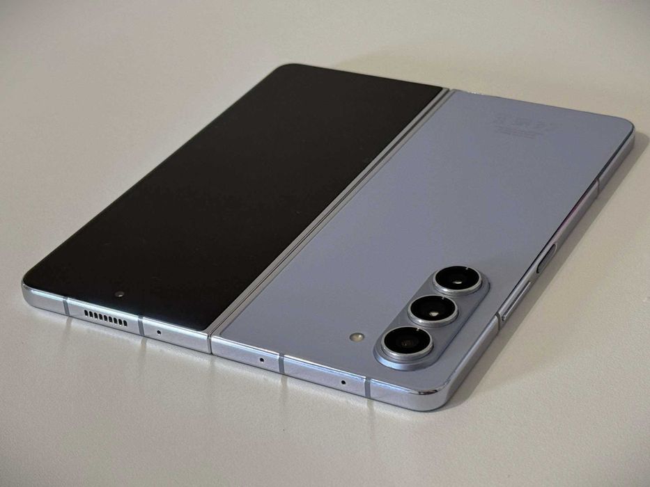 Бартер! 512GB Oтличен! Galaxy Fold 5 Icy Blue (Син)