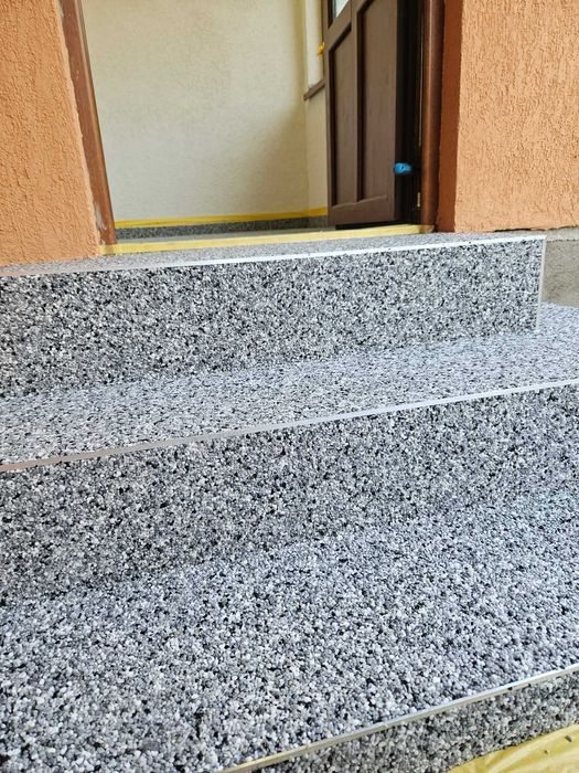 Covor de Piatră Naturală - Soluția Ideală și Durabilă pentru Terasă, Curte sau Balcon