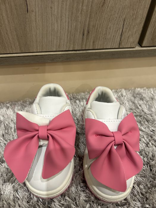 Детски маратонки  с розова панделка