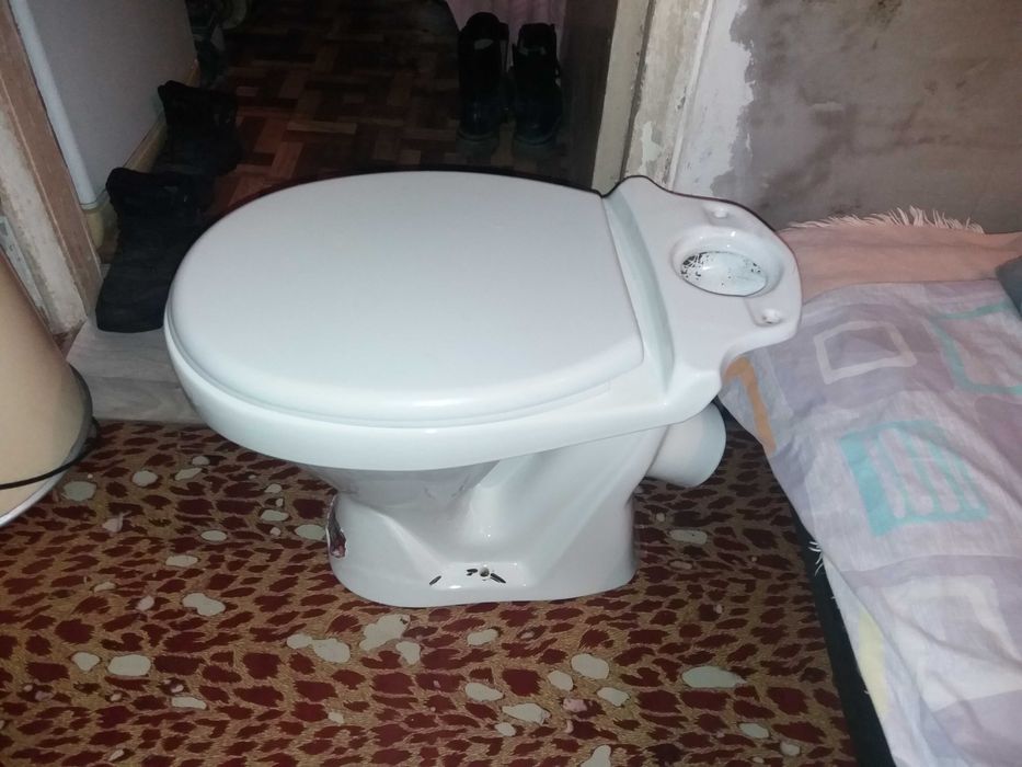 Продам унитаз без бочка