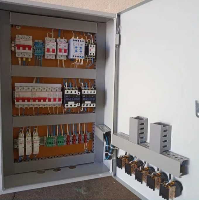 Электрик профыссанал 24/7 стаж работы 20 лет допуск 2000 волт.