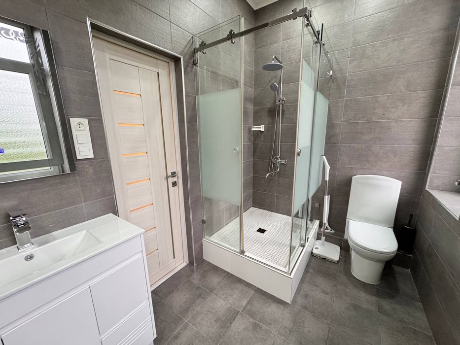 Дархан Новомосковская 4/4/8 128кв.м евро ремонт без мебели