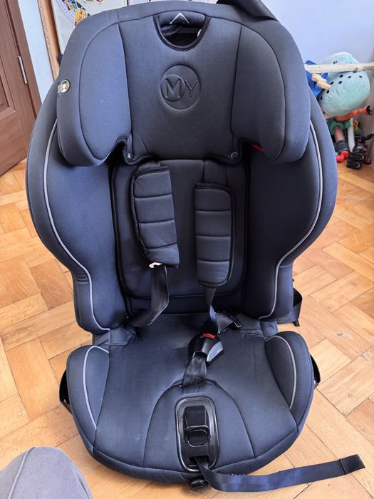 Scaun auto cu prindere isofix