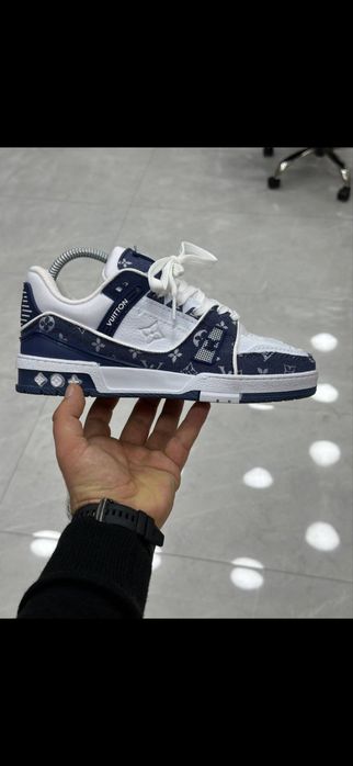 Adidasi Louis Vuitton