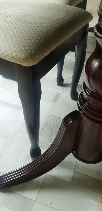 Стол со стульями, гостиная