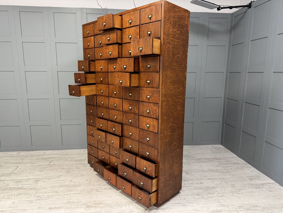 Български аптекарски шкаф от 60-те Т041