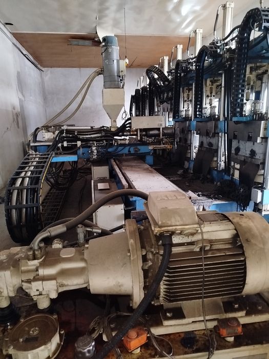 Литьевая машина для производства обуви из ЭВА.