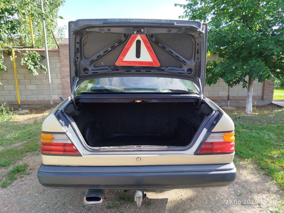 Продам Мерседес 124