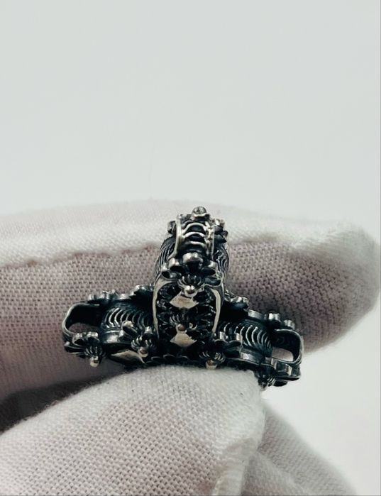 Филигранен сребърен кръст с рубин