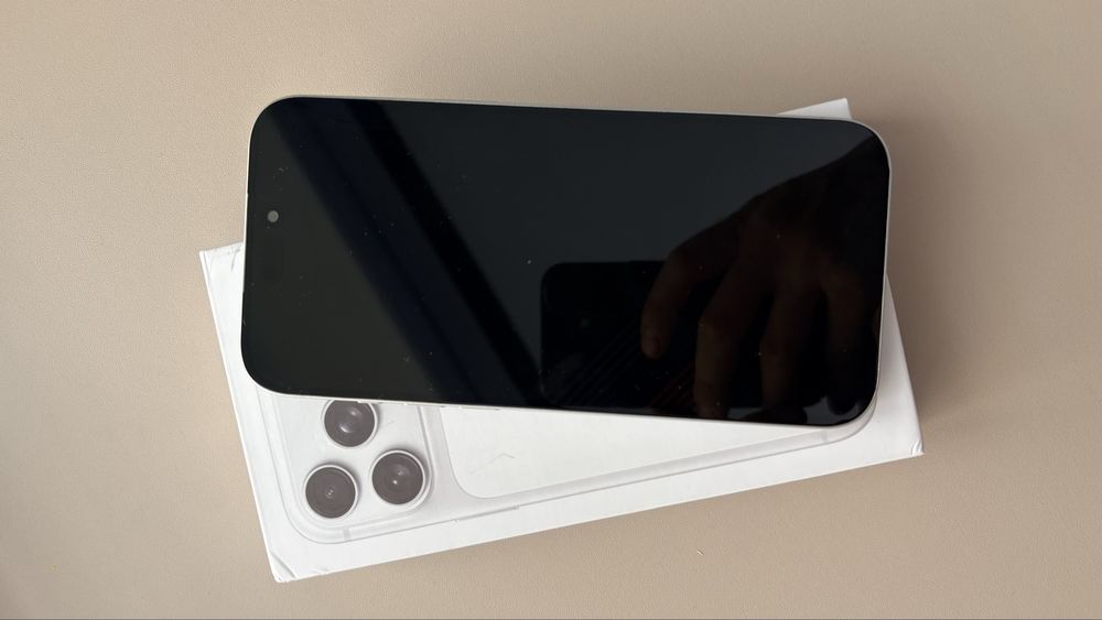 Продам Айфон 17 pro max