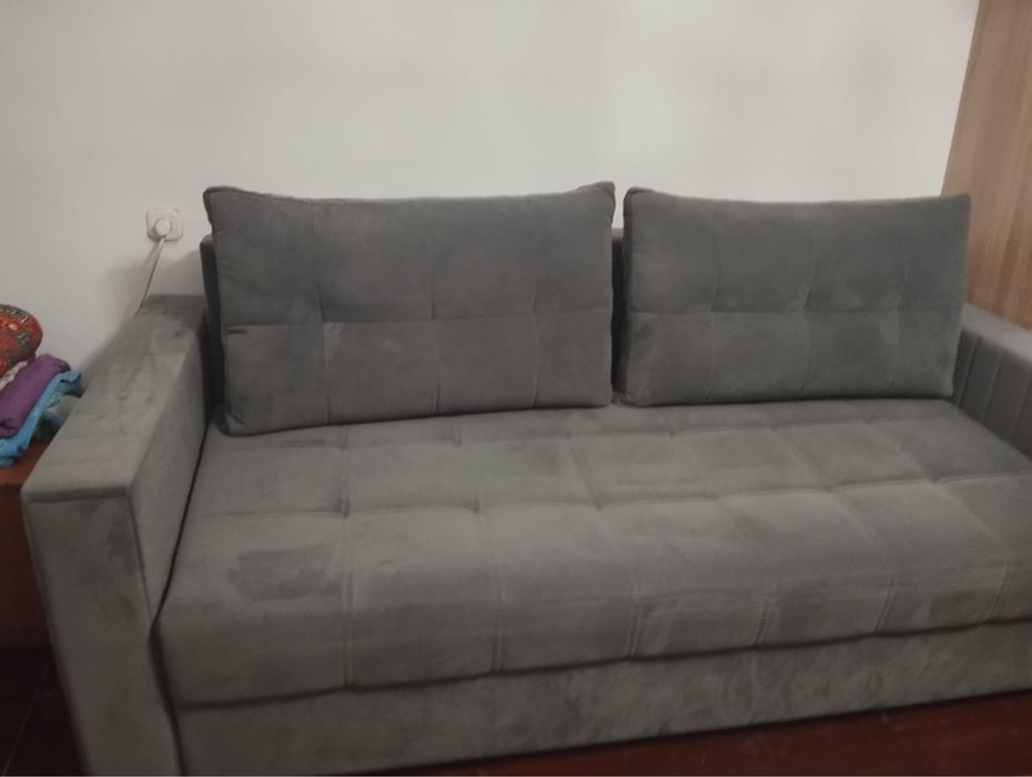 Средний диван продаю