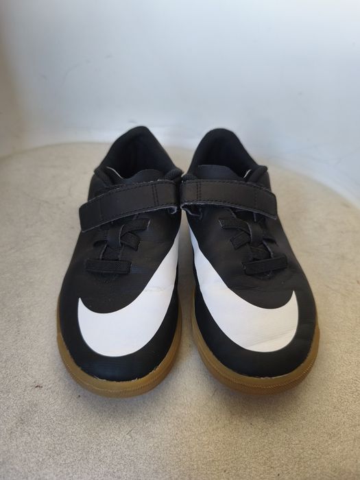 Vând ghete de fotbal  Nr  30, 31 și 33 aproape noi 100 lei perechea