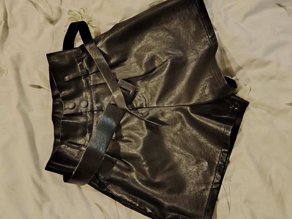кожаные шорты s размера