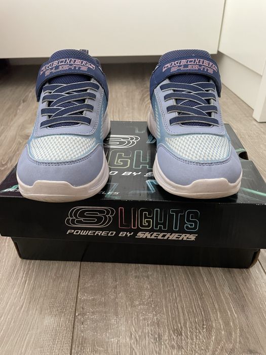 Skechers cu leduri nr.35