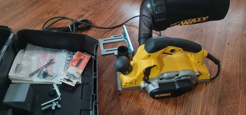 Инструмент Dewalt