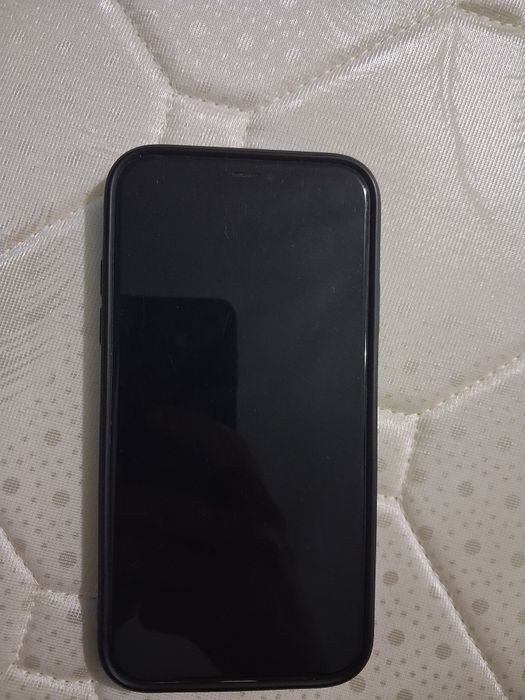 Продам айфон 11 в черном цвете