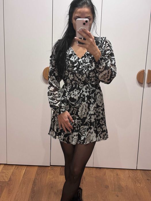 Нова рокля Зара , размер S