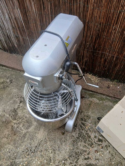 Vând mixer  profesional  cu  toate  funcțiile