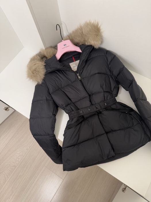 Продам куртку монклер новая