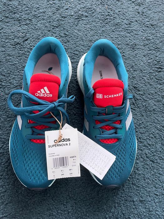 Чисто нови маратонки Adidas