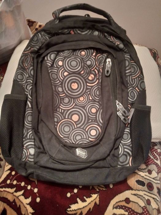 Продам рюкзаки..