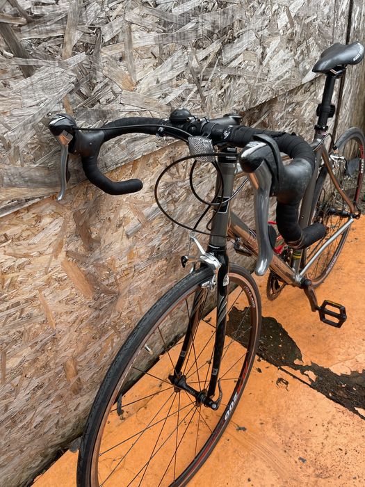 Bicicleta cursiera pinnacle furca de carbon roti 28” shimano 105