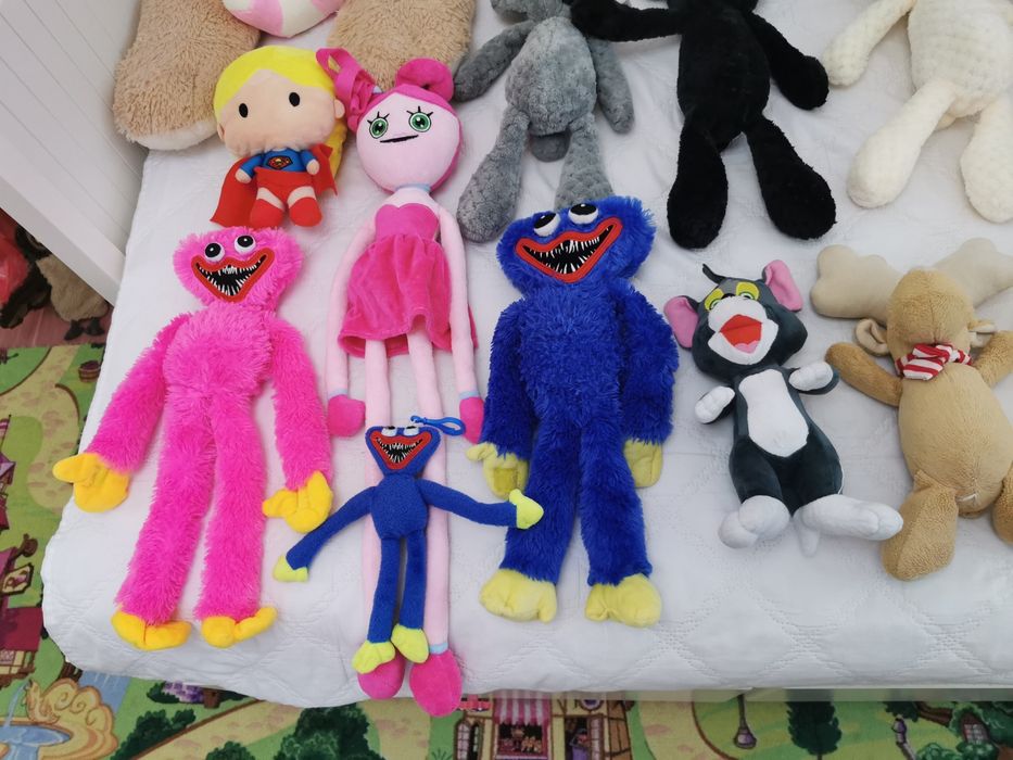 Jucarii de plus diverse personaje mari si mici