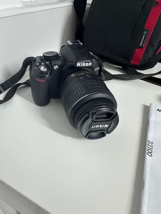 Nikon D3100 cu obiectiv  18–55mm + încărcător + baterie
