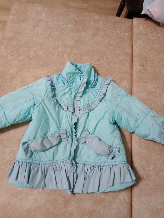 Продам курточку на девочку