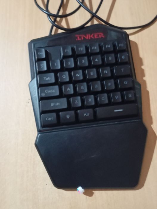 Продам клавиатуру для игр на телефоне и мышь
