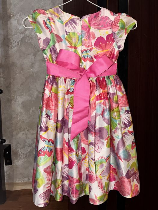 Платье нарядное на  4-5 лет