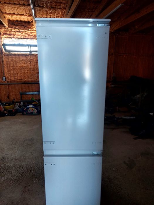 Встраиваемый холодильник