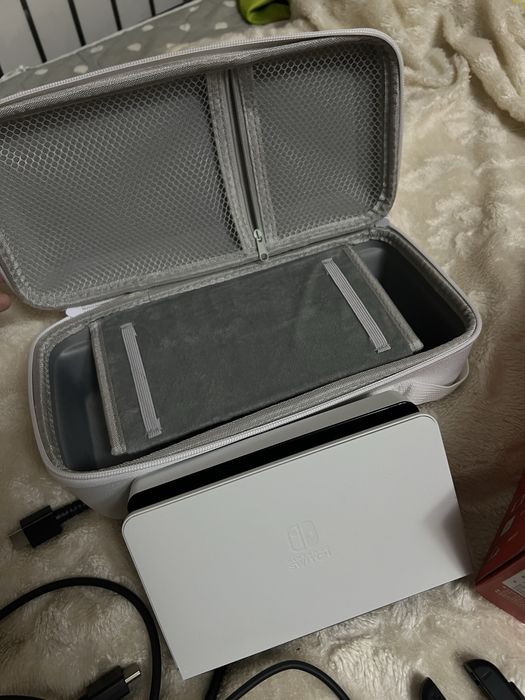 Игровая приставка Nintendo Switch OLED белый