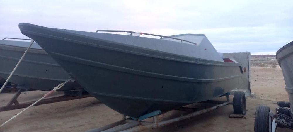 Лодка для рыбалки с мотором