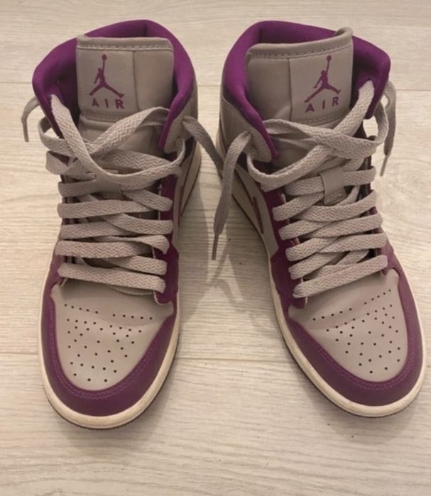 Jordan 1 mid magenta